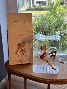 Hallmark Keepsake Ornament 2019 "Tink's Christmas Kiss" Disney's Peter Pan IOB - Picture 1 of 10