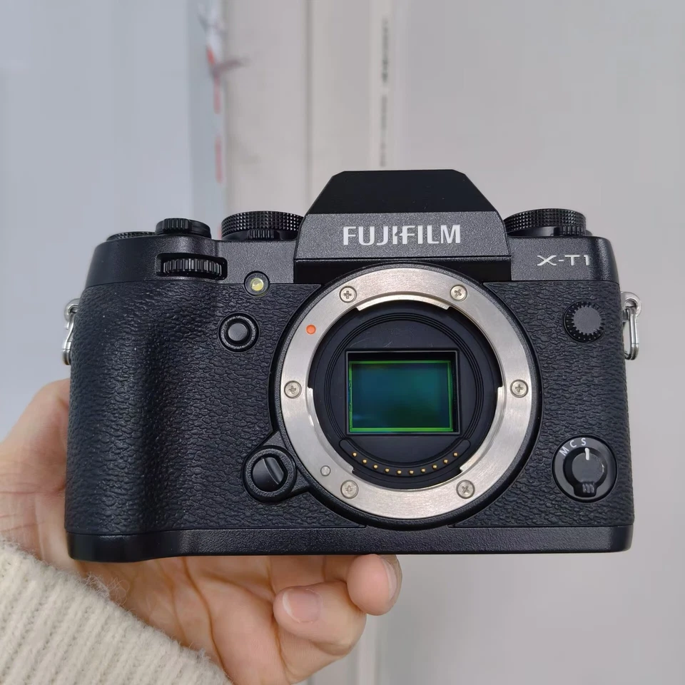 Fujifilm X-T1 16.3MP Mirrorless Digital Camera Body Only - English Language - Image 1 of 4
