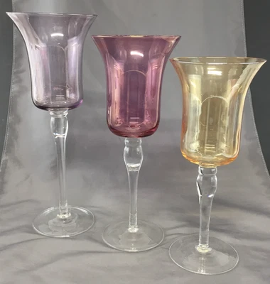 Hermoso Juego de 3 Candelabros de Vidrio Elegante Colorido de Diferentes Alturas Foto 1 de 4