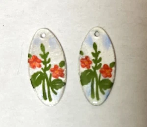 66x Vintage Charm smaltato guilloché - forma charm ovale lungo - fiore rosso su bianco - Foto 1 di 4