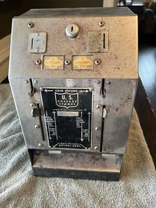 Sello de colección de 4 y 5 centavos doble ranura Auto Stamp Co. Máquina expendedora sin llaves - Imagen 1 de 5