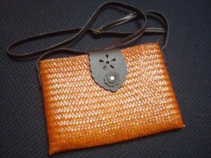 Verkaufe Damentasche in Braun  Umhängetasche / Größe ca. 28 cm  x 21 cm !  - Bild 1 von 3