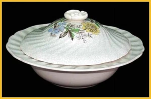 Royal Doulton Sutherland Round Covered Vegetable Dish - Picture 1 of 1