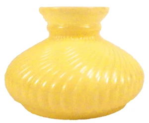 Pantalla de lámpara de estudiante vidrio de leche amarillo encendido en color patrón de remolino pequeña vintage - Imagen 1 de 6