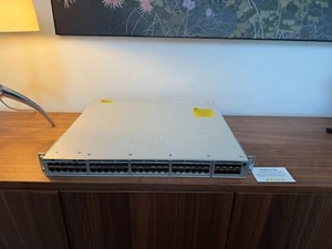 Cisco Catalyst C9300-48P-E V05 PoE+ Switch w/ C9300-NM-8X 10G Module and 2x PSU - Afbeelding 1 van 4