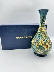 Moorcroft "Carousel Jasmine" vase by Rachel Bishop, #261, with original box 24cm - Bild 1 von 10