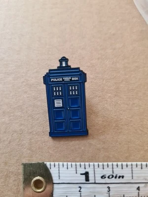 Dr Who Tardis Metal & enamel pin badge, Doctor Who brooch new  - Image 1 of 3