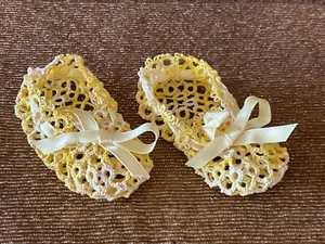VINTAGE 1974 YELLOW TATTED BABY BOOTIES SHOES SLIPPERS NEW NEVER WORN - Picture 1 of 7