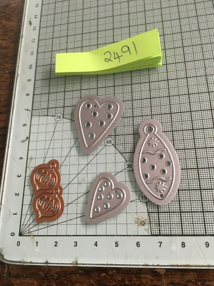 Trimcraft Merry Christmas bauble bundle die set  ref2491 - Image 1 of 1