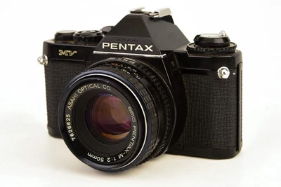 Cámara fotográfica Pentax MV 35 mm SLR con lente Pentax-M SMC 50 mm f/2 V23 Foto 1 de 4