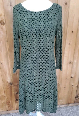 Vestido Cynthia Rowley verde oliva forrado de crochê forma encaixe alto baixo - Imagem 1 de 4