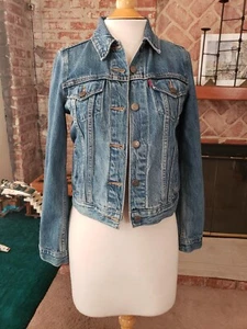 Neu mit Etikett Levi's Premium blaue Denim Truckerjacke Damen Knopf XS Passform S - Bild 1 von 9