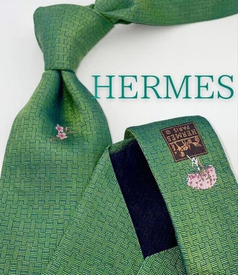 Corbata Hermes Verde Flor de Cerezo Patrón H Usada Colección Estado Foto 1 de 4