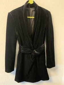 STUNNING-LADIES ZARA MINI LONG SLEEVED BLACK VELVET PLUNGE DRESS EUR SMALL 8 VGC - Picture 1 of 8