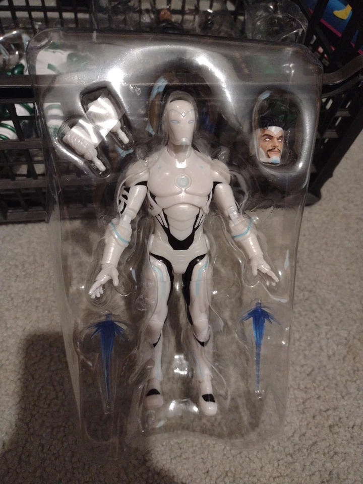 Figura de acción de 6 pulgadas de Iron Man Superior serie Zabu de Marvel Legends de Hasbro Foto 1 de 1