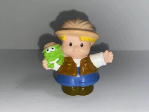 Fisher-Price Little People "Safari Explorer" 2011 Blonde, Boy, Frog - Picture 1 of 7