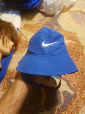 Nike Dry UPF 40+ Niños Pequeños Sombrero Cubo Gorra Azul Infantil Playa Prendas para la cabeza Foto 1 de 4
