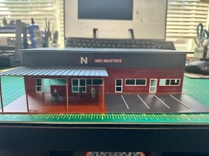 HO Scale Drive-Thru Industrial Building - Picture 1 of 5