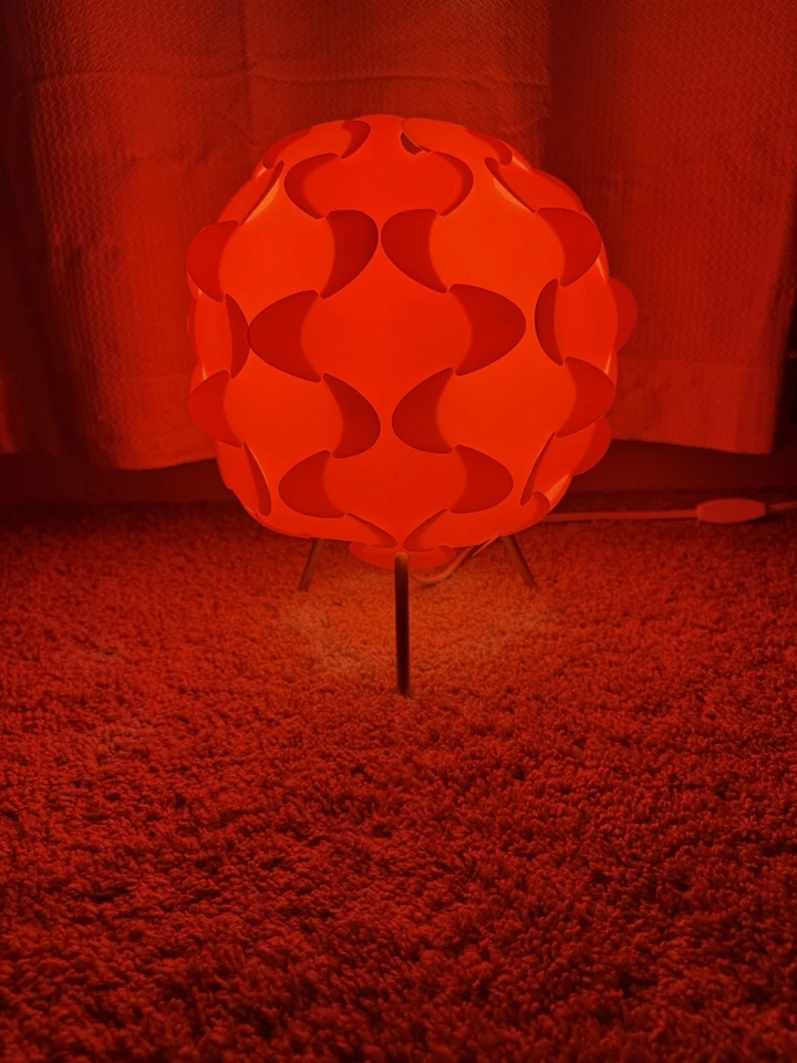 Lámpara a prueba de roturas para niños fácil montaje/desmontaje naranja brillo utiliza bombilla regular Foto 1 de 1