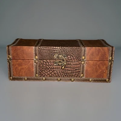 Caja de madera marrón real francesa vintage años 1900 con adornos de cuero Foto 1 de 4