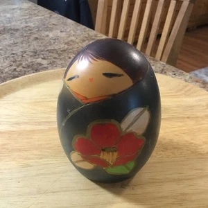 Kokeshi Japanese Wooden Egg Shaped Doll Signed And Stamped Gently Used Free Ship - Picture 1 of 8