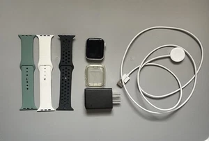 Apple Watch Series 5 GPS + LTE 44mm bundle - Photo 1 sur 9