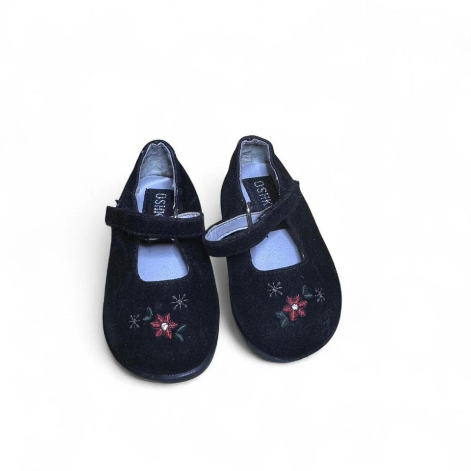 Sapatos Mary Jane de veludo preto Osh Kosh com detalhe de flor tamanho 2 - Imagem 1 de 4