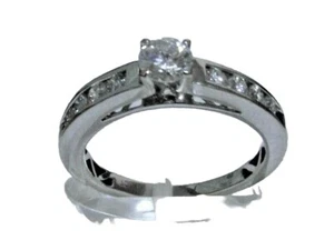 18ct white gold 0.65 Diamond solitaire ring diamond shoulders code Q254 - Picture 1 of 5