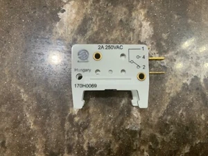 Bussmann 170H0069 Microswitch fuseholder 2 amp, 250 vac 6 Cnt - Picture 1 of 7
