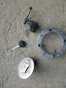 Kymco Stryker 125 tapa depósito con llave y cerradura casco juego de cerradura - Imagen 1 de 4