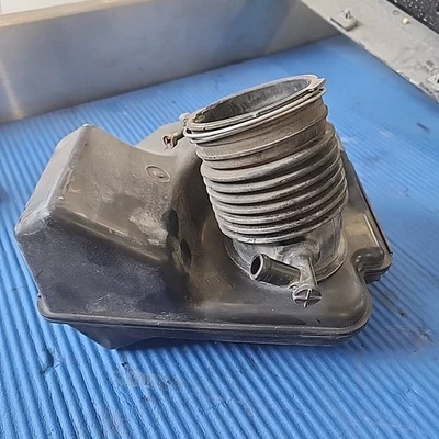 Ressonador de entrada de ar 2005–2010 TOYOTA AVALON FABRICANTE DE EQUIPAMENTO ORIGINAL 17880-AD011 - Imagem 1 de 4