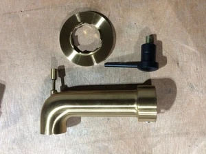 Kit de ajuste de desviador de boquilla de bañera de oro cepillado Moen 3346BG Cia - Imagen 1 de 10