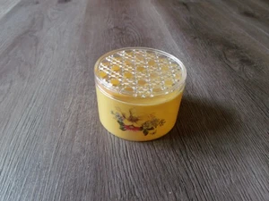 COLLECTIBLE  SKI YELLOW PLASTIC FLORAL TRINKET BOX MADE IN HONG KONG 2 INCH TALL - Picture 1 of 3