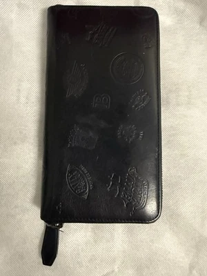 Cartera Bally Suiza Cremallera Alrededor Negra 7x4 Grande Logo Cuero Acolchado $645 Foto 1 de 4