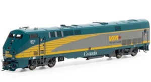Athearn Genesis HO AMD103/P42DC Locomotive VIA Canada  # ATHG81112 (cab 915) - Picture 1 of 2