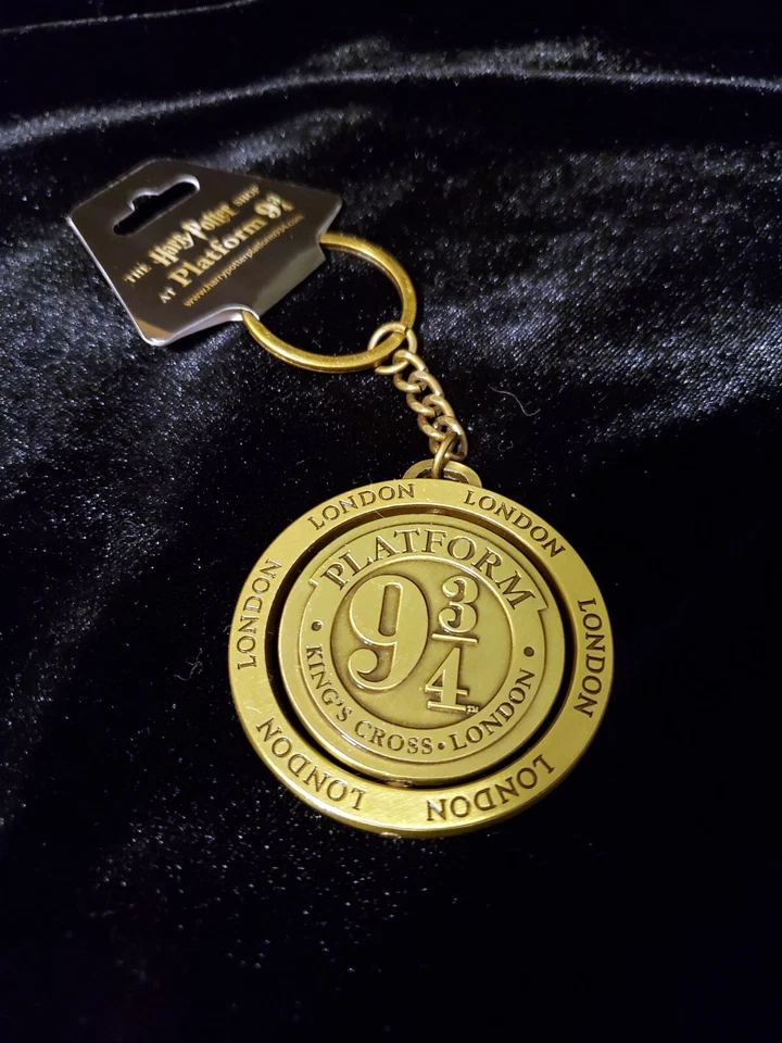 Harry Potter Keychain Platform 9 And 3/4 - Spinning Keychain - Image 1 of 4
