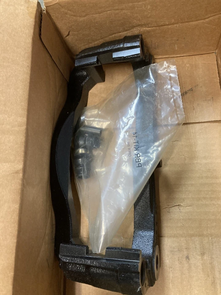 25997055 BRACKET FRONT CALIPER RH DISC 2016-2019 GMC SAVANA CHEVY EXPRESS - Image 1 of 2