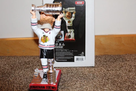 Jonathan Toews Chicago Blackhawks 2013 2x champs bobblehead Forever Collectibles Cover