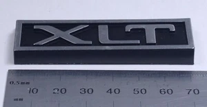 Ford XLT Vintage Truck Car Vehicle Emblem Rear Side Plate Badge Logo F-Series - Foto 1 di 2