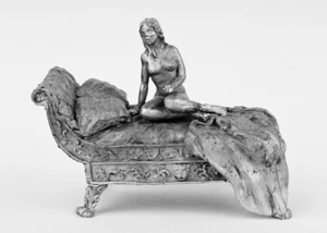 Chica en el sofá, figura erótica. Juguete de hojalata soldado 54 mm (1/32) - Imagen 1 de 6