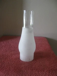 VINTAGE MATTGLAS PETROLEUM ÖLLAMPE KAMIN 10" HOHER SOCKEL 3" - Bild 1 von 3