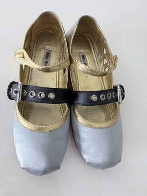 Pisos de ballet Miu Miu con correas de hebilla, ¡en buen estado de segunda mano! Talla 36 Foto 1 de 4