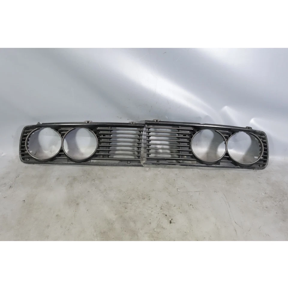 Par de rejillas de faros izquierda derecha OEM BMW E28 528e 533i 1982-1988 dañadas de fábrica Foto 1 de 4