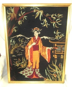 Bestickte japanische Geisha / gerahmt in goldfarbenem Rahmen / ~21"x~16" - Bild 1 von 2