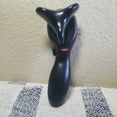 Rueda de corte manual de acero inoxidable abridor de latas de borde liso OXO Good Grips  Foto 1 de 4