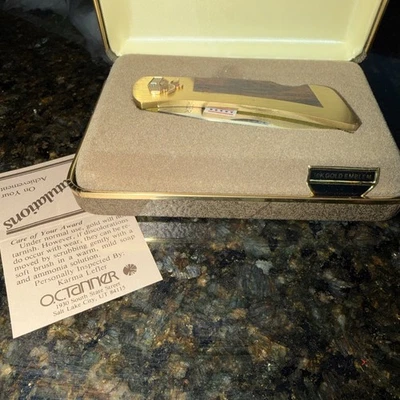 Navaja de Bolsillo O C Tanner Oro 10K Emblema Anheuser Busch con 1 Piedra Aspecto Diamante Foto 1 de 4