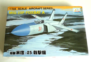 KIT MINI HOBBY MODELS MIG -25 "FOXBAT" 1/144è COMPLETE TRÈS BON ÉTAT - Imagen 1 de 3