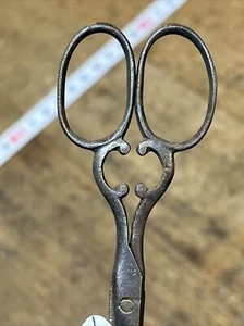 ciseaux décors couturière OLD TOOL / outil ancien de Couture (N°31) - Picture 1 of 4