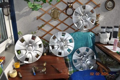 4 x Genuine Seat 15 Inch Wheel Centre Cap Ibiza 6J0601147E - Image 1 of 4