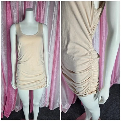 Vestido sin mangas Sundance beige mini ceñido al cuerpo acanalado talla grande  Foto 1 de 4